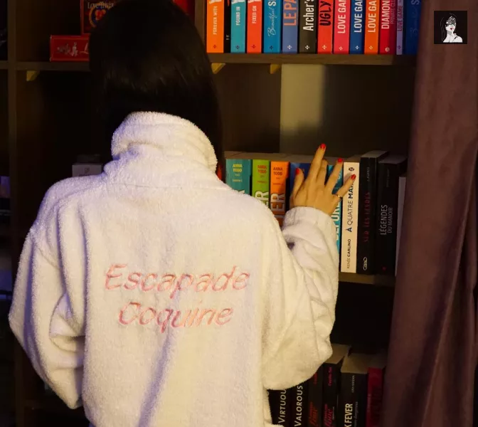 Femme bibliothèque